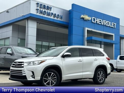 Used 2018 Toyota Highlander XLE image 1