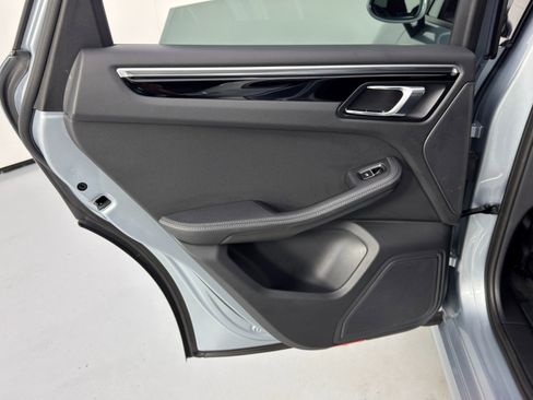 Used 2023 Porsche Macan image 41
