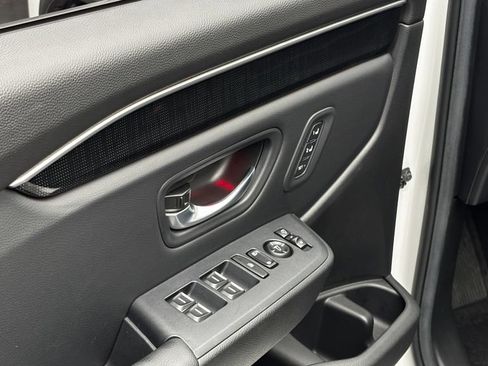 Used 2025 Honda Pilot Black Edition image 16