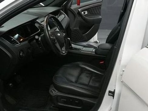 Used 2018 Ford Taurus Limited AWD/4WD image 9