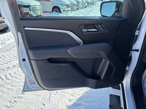 Used 2024 Chevrolet Colorado Z71 w/ Z71 Convenience Package 2 image 6