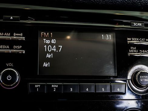 Used 2017 Nissan Rogue S FWD image 19