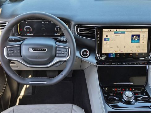 New 2025 Jeep Wagoneer L Series II image 28