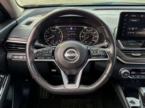 Used 2024 Nissan Altima 2.5 SL FWD image 16