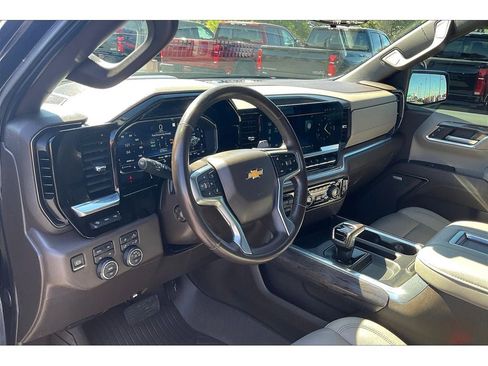 Used 2022 Chevrolet Silverado 1500 LTZ w/ LTZ Premium Package image 15