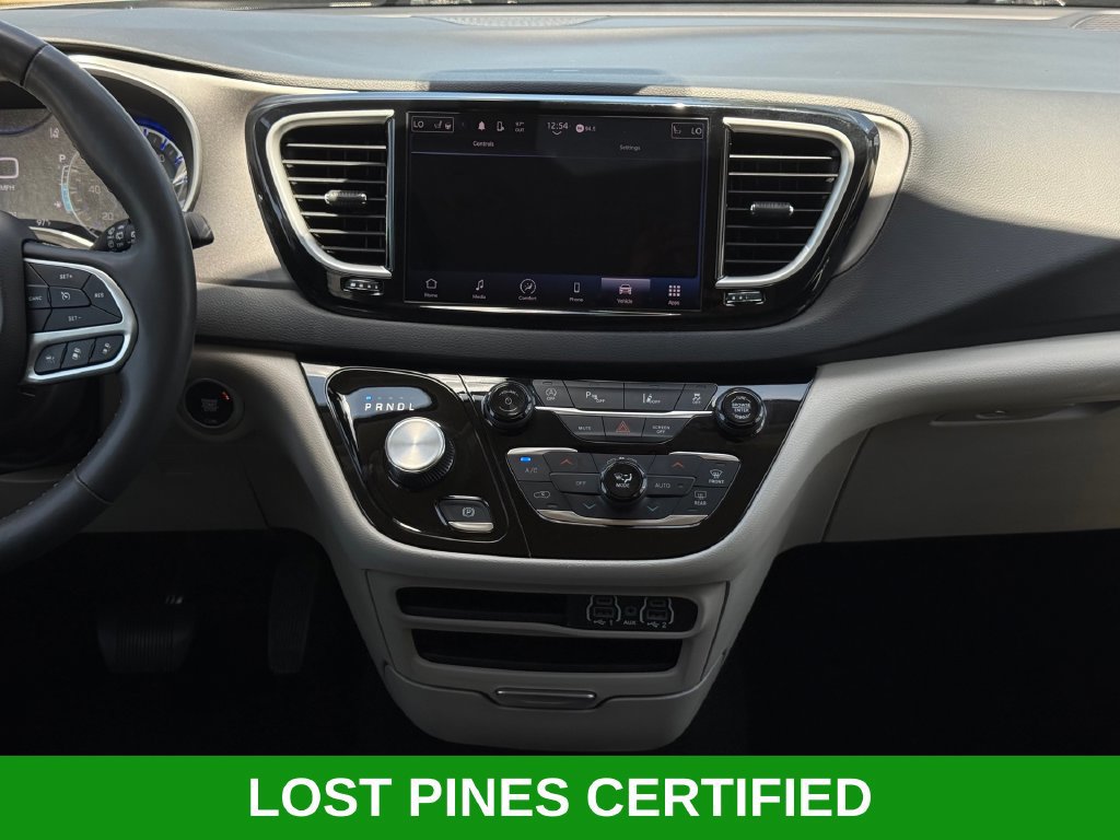 Used 2023 Chrysler Pacifica Touring-L FWD image 22