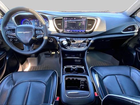 Used 2022 Chrysler Pacifica Limited w/ Uconnect Theater Family Group AWD/4WD image 14