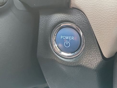 Used 2019 Toyota RAV4 Limited image 27