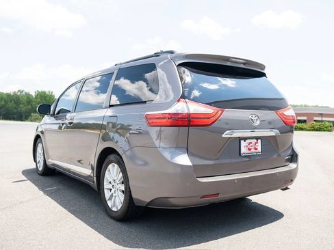 Used 2015 Toyota Sienna Limited Premium FWD image 4