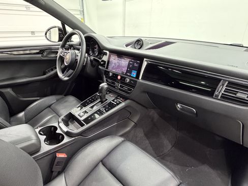 Certified 2025 Porsche Macan image 23