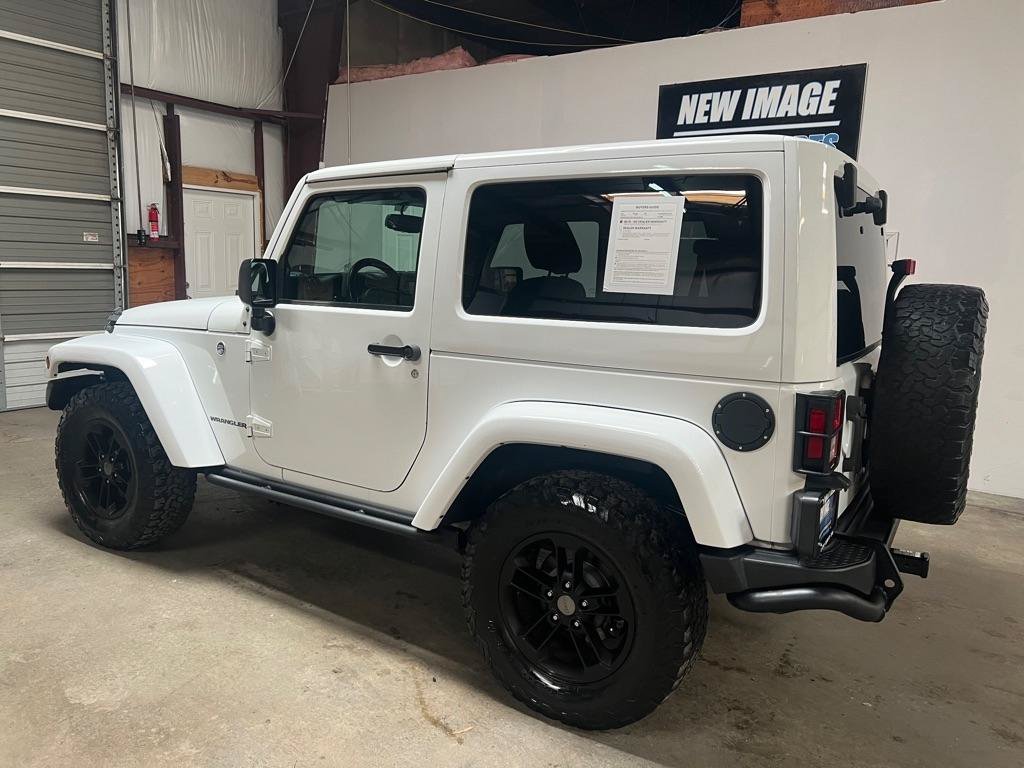 Used 2017 Jeep Wrangler Sahara AWD/4WD image 9