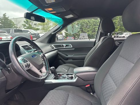 Used 2014 Ford Explorer XLT w/ Equipment Group 201A AWD/4WD image 5