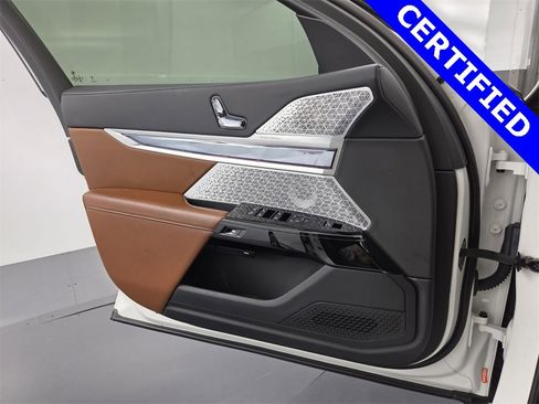 Certified 2024 BMW 760i xDrive w/ Executive Package image 23