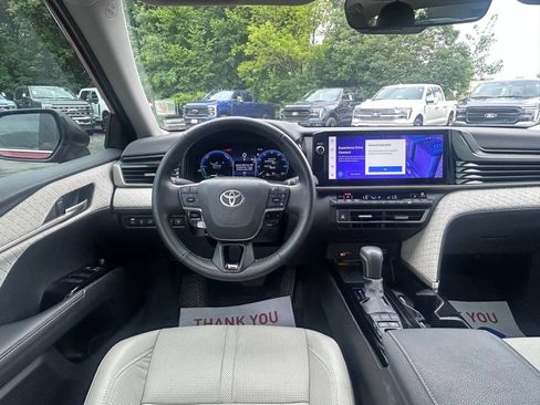 Used 2025 Toyota Camry XLE FWD image 16