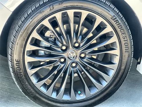 Used 2017 Toyota Avalon Touring image 9