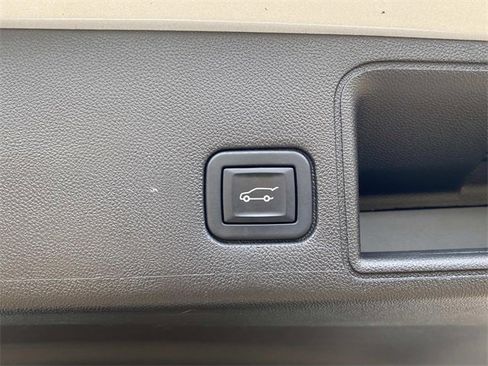 Used 2022 GMC Terrain SLE w/ Driver Convenience Package image 7