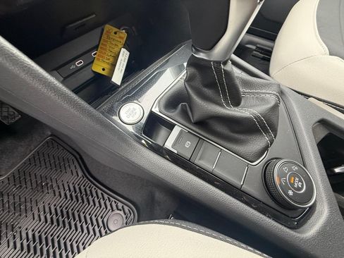 New 2026 Volkswagen Taos SE AWD/4WD image 20
