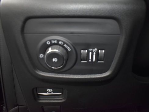 New 2025 Jeep Grand Cherokee Summit image 15