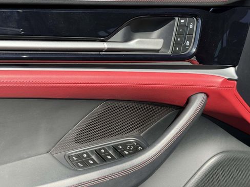 Used 2024 Porsche Panamera image 36