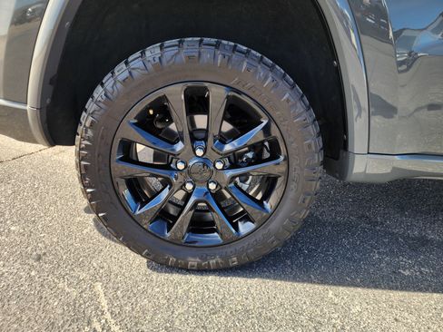 Used 2021 Jeep Grand Cherokee Laredo X AWD/4WD image 11