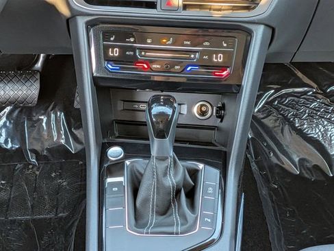 New 2026 Volkswagen Taos SE FWD image 17