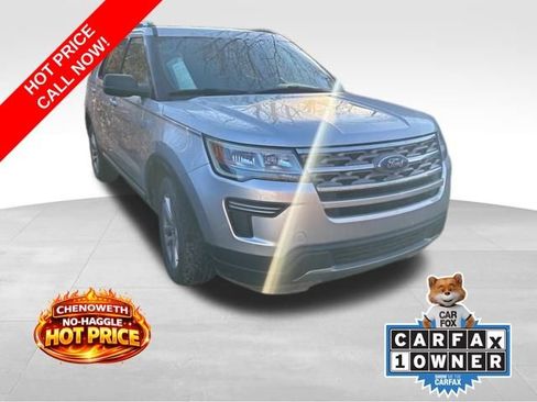 Used 2018 Ford Explorer XLT image 3