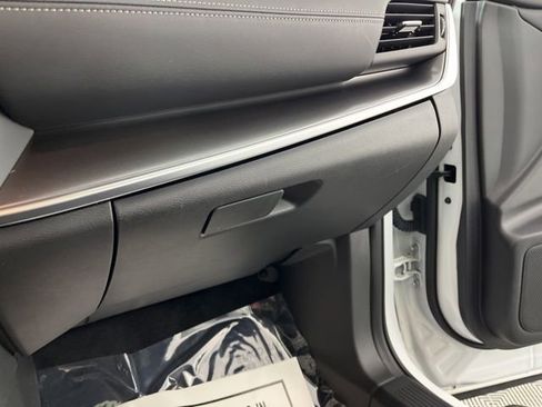 Used 2025 Nissan Rogue SV w/ SV Premium Package FWD image 38