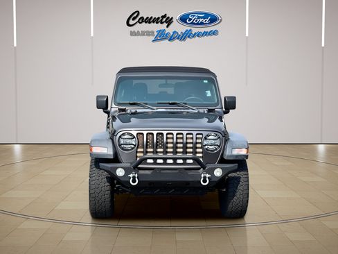 Used 2018 Jeep Wrangler Sport AWD/4WD image 3