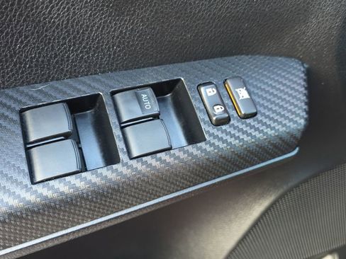 Used 2014 Toyota RAV4 LE AWD/4WD image 19