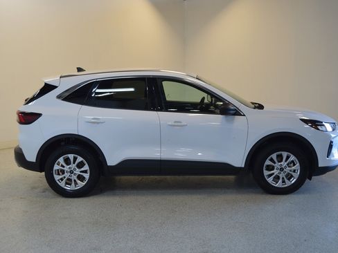 Used 2024 Ford Escape Active image 2