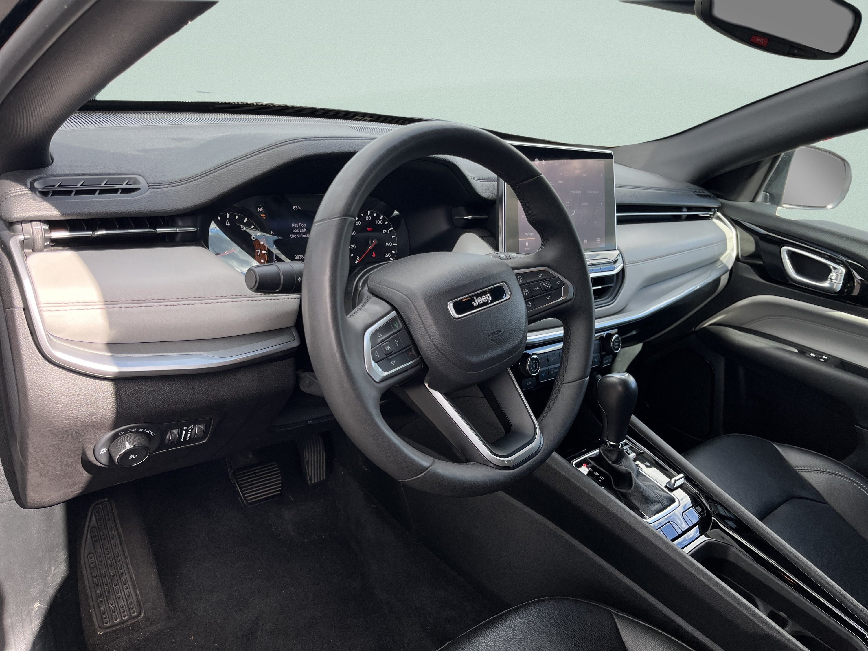 Used 2025 Jeep Compass Limited AWD/4WD image 26