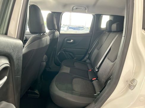 Used 2023 Jeep Renegade Latitude AWD/4WD image 29