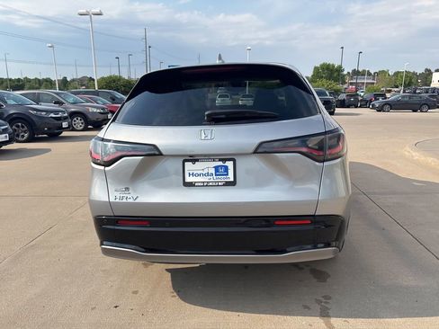 Used 2023 Honda HR-V EX-L image 6