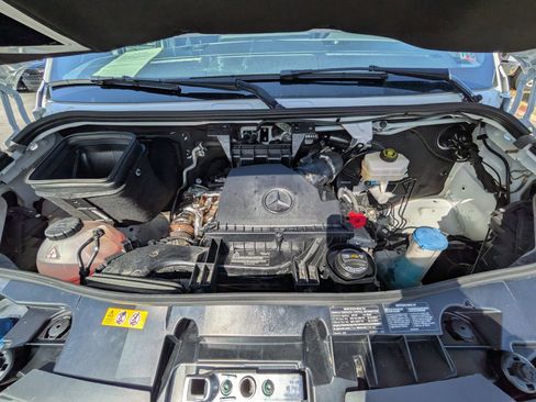 Used 2024 Mercedes-Benz Sprinter 2500 image 10