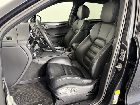 Used 2023 Porsche Macan AWD/4WD image 18