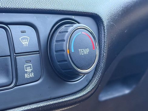 Used 2024 GMC Terrain SLE FWD image 30