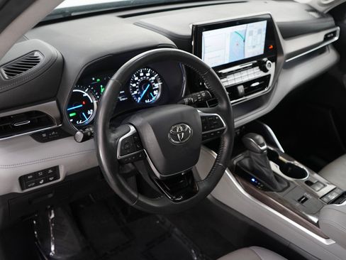 Used 2021 Toyota Highlander Limited AWD/4WD image 21