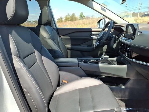 Certified 2023 Nissan Rogue SL w/ SL Premium Package image 9