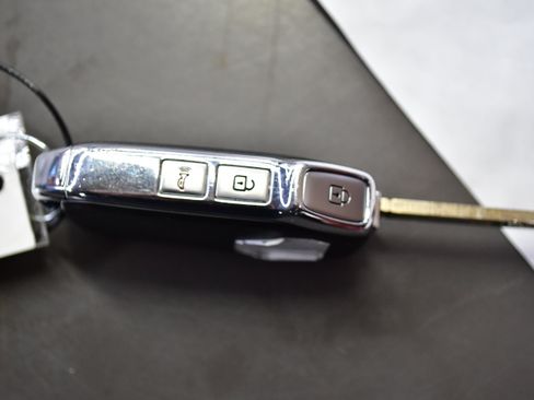 Used 2025 Kia Soul LX w/ LX Technology Package FWD image 33