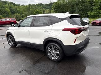 Used 2021 Kia Seltos LX AWD/4WD video 3
