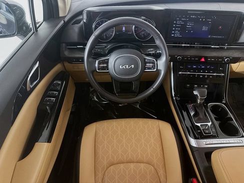 Used 2024 Kia Carnival EX FWD image 22