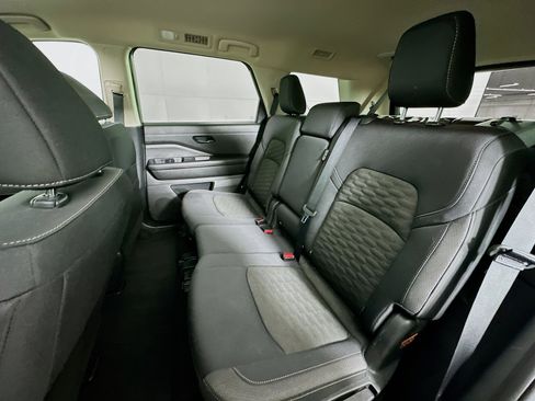 Used 2024 Nissan Pathfinder SV image 25