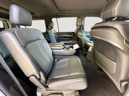 Used 2022 Jeep Grand Wagoneer Series I image 30