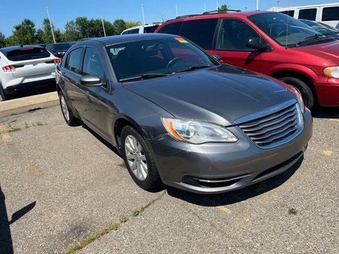 Used 2013 Chrysler 200 Touring w/ Cold Weather Group FWD image 18