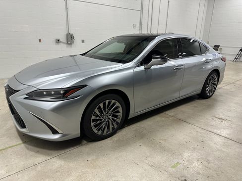 Used 2024 Lexus ES 350 Ultra Luxury w/ Accessory Package (Z2) FWD image 5