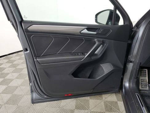 Used 2022 Volkswagen Tiguan SE R-Line image 19