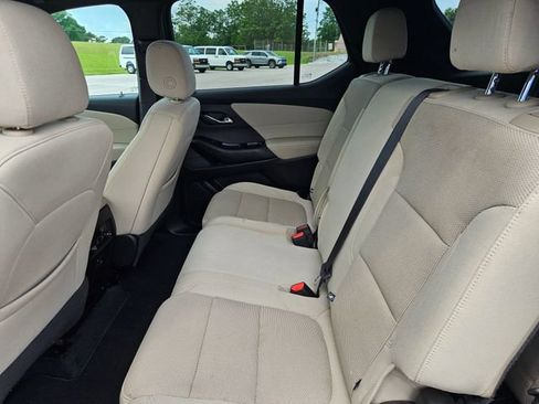 Used 2023 Chevrolet Traverse LS FWD image 25