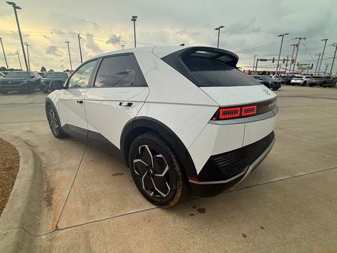 Used 2024 Hyundai Ioniq 5 SEL RWD image 9