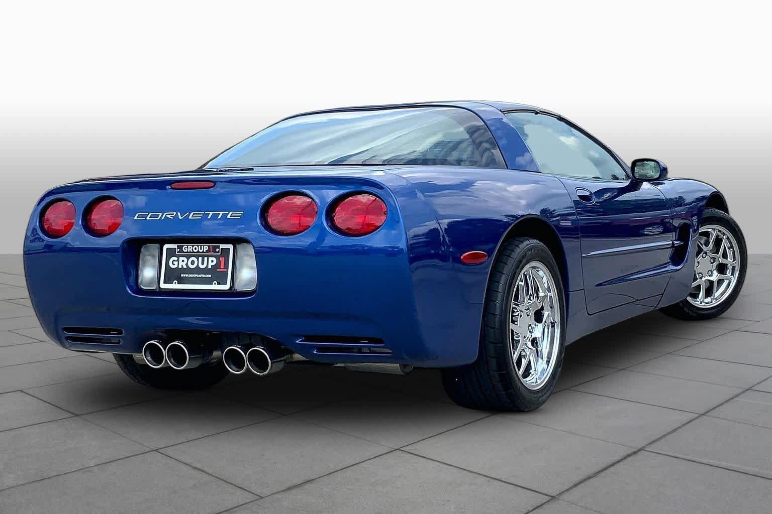 Used 2002 Chevrolet Corvette Coupe RWD image 11