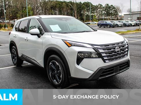 Used 2025 Nissan Rogue SV image 3